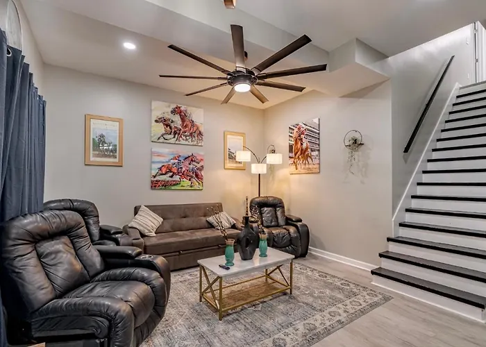Sleek Urban Getaway Paristown-Highlands-Germantown
